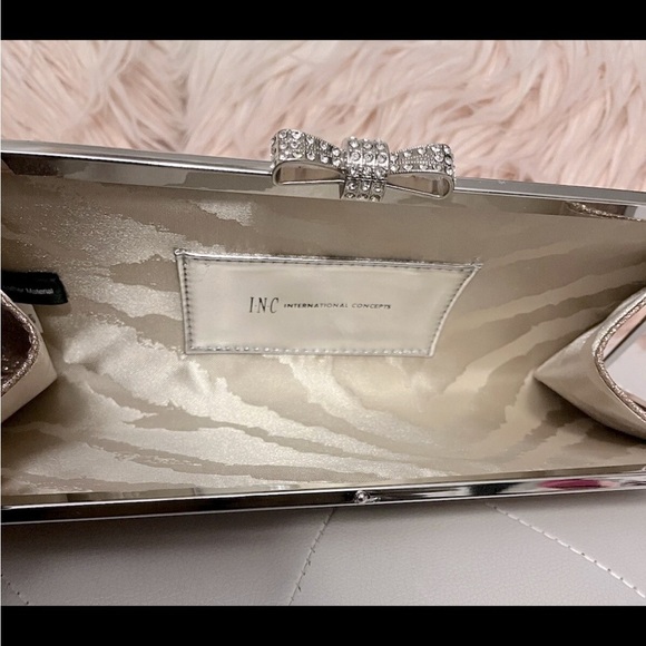 I.N.C. International Concepts
Carolyn Glitter Clutch Rose Gold - Picture 2 of 14